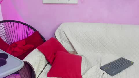 Snapshot of chloe_madisson chatting on 15, 2, 2025 chloe online show from 15, 2, 2025