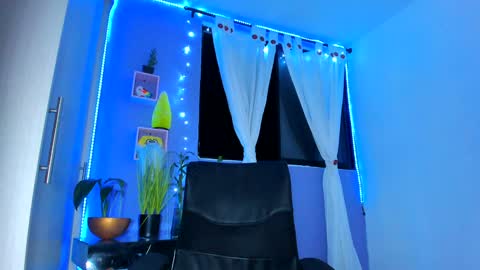 Chloe Miller  online show from 28, 12, 2024