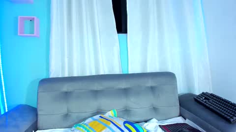 Chloe Miller  online show from 23, 2, 2025