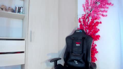 Chloe Miller  online show from 4, 2, 2026