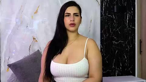 Snapshot of chloe_toms chatting on 15, 5, 2026 chloe online show from 15, 5, 2026