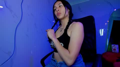 Snapshot of chloee_thompson chatting on 9, 9, 2025 ChloeeThompson online show from 9, 9, 2025