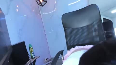 Snapshot of chloee_thompson chatting on 9, 11, 2025 ChloeeThompson online show from 9, 11, 2025