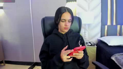  Chloe Harper  online show from 3, 2, 2026