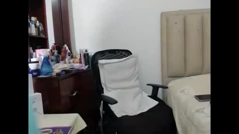 chloemiller   online show from 2, 1, 2025