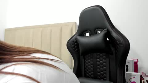 chloemiller   online show from 23, 10, 2025