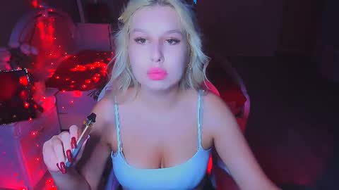 Snapshot of chloericci chatting on 15, 10, 2025 ChloeRicci online show from 15, 10, 2025