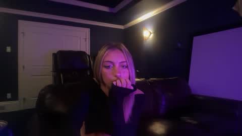 Snapshot of chloeros3e chatting on 29, 9, 2025 chloeros3e online show from 29, 9, 2025