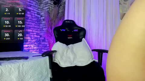 .. Chloe .. online show from 15, 5, 2026
