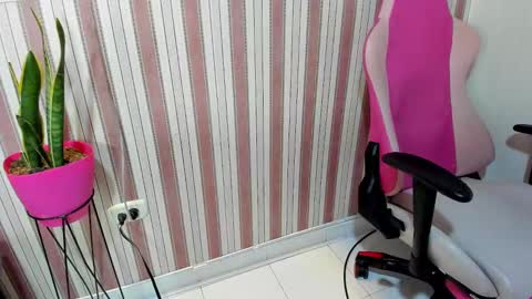 ChloeTurner  online show from 28, 1, 2025