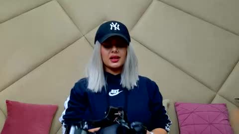 Chloe Vee online show from 21, 11, 2025