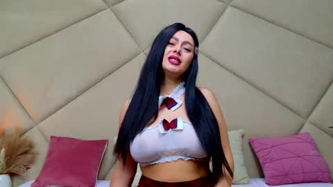 Chloe Vee online show from 29, 11, 2025