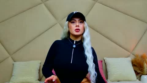 Chloe Vee online show from 9, 2, 2026