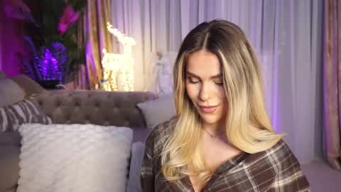 Snapshot of chloevelvetx chatting on 3, 12, 2025 Chloe online show from 3, 12, 2025