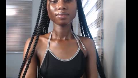 Snapshot of choco_petitqueen chatting on 5, 11, 2025 choco_petitqueen online show from 5, 11, 2025