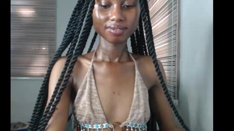 Snapshot of choco_petitqueen chatting on 19, 11, 2025 choco_petitqueen online show from 19, 11, 2025