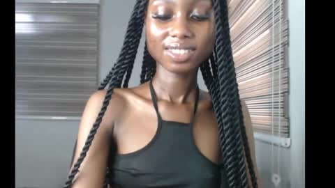 Snapshot of choco_petitqueen chatting on 26, 11, 2025 choco_petitqueen online show from 26, 11, 2025