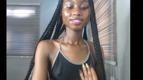 Snapshot of choco_petitqueen chatting on 28, 11, 2025 choco_petitqueen online show from 28, 11, 2025