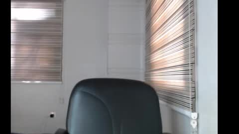 Snapshot of choco_petitqueen chatting on 4, 12, 2025 choco_petitqueen online show from 4, 12, 2025