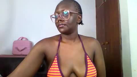 Snapshot of chocolate_enne chatting on 26, 10, 2025 chocolate babes online show from 26, 10, 2025