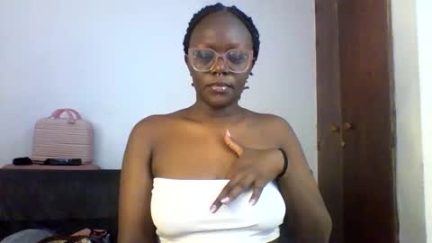 Snapshot of chocolate_enne chatting on 6, 11, 2025 chocolate babes online show from 6, 11, 2025