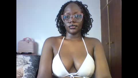 Snapshot of chocolate_enne chatting on 7, 11, 2025 chocolate babes online show from 7, 11, 2025