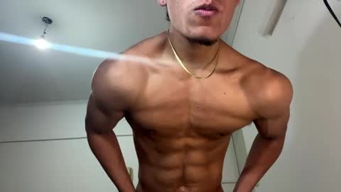 Snapshot of chocolate_sex436778 chatting on 30, 5, 2026 thiango online show from 30, 5, 2026