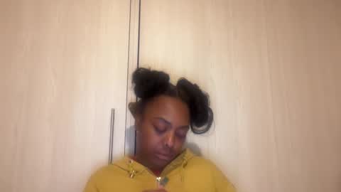 Snapshot of chocolatecakequeen chatting on 23, 12, 2025 ChocolateCakeQueen online show from 23, 12, 2025