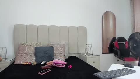 Snapshot of choeandbritany chatting on 12, 10, 2025 ChoeANDbritany online show from 12, 10, 2025