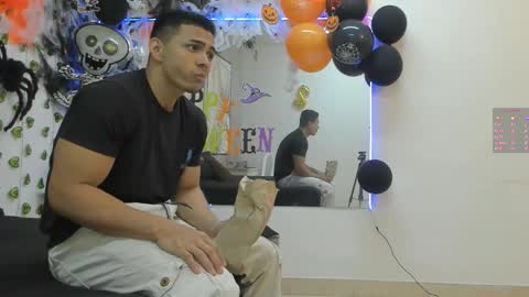 Snapshot of choreythaiylor chatting on 5, 10, 2025 Chorey Thaylor online show from 5, 10, 2025