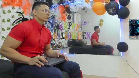 Snapshot of choreythaiylor chatting on 12, 10, 2025 Chorey Thaylor online show from 12, 10, 2025