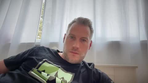 Snapshot of chris2024x chatting on 30, 9, 2025 Christian online show from 30, 9, 2025