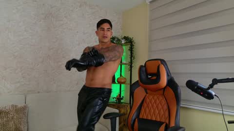 Snapshot of chris_reilly chatting on 7, 12, 2024 chris reilly online show from 7, 12, 2024