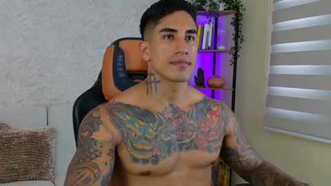 Snapshot of chris_reilly chatting on 20, 12, 2024 chris reilly online show from 20, 12, 2024