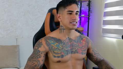 Snapshot of chris_reilly chatting on 4, 1, 2025 chris reilly online show from 4, 1, 2025