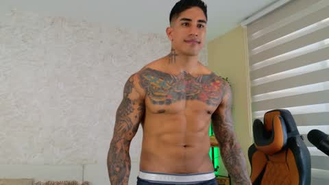 Snapshot of chris_reilly chatting on 10, 1, 2025 chris reilly online show from 10, 1, 2025