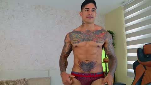 Snapshot of chris_reilly chatting on 11, 2, 2025 chris reilly online show from 11, 2, 2025