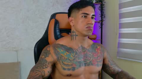 Snapshot of chris_reilly chatting on 12, 3, 2025 chris reilly online show from 12, 3, 2025