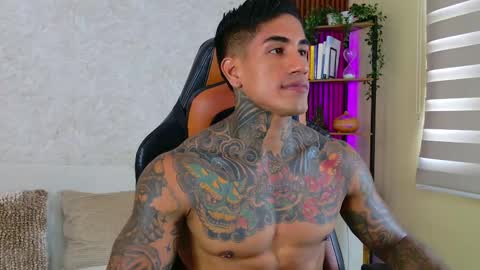 Snapshot of chris_reilly chatting on 4, 10, 2025 chris reilly online show from 4, 10, 2025