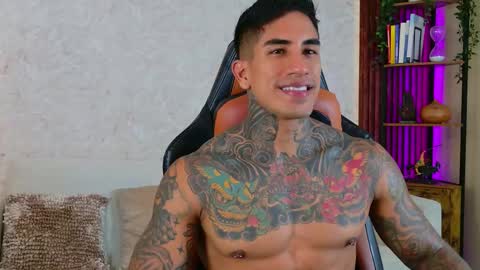 Snapshot of chris_reilly chatting on 16, 11, 2025 chris reilly online show from 16, 11, 2025