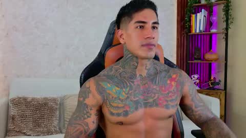 Snapshot of chris_reilly chatting on 14, 12, 2025 chris reilly online show from 14, 12, 2025