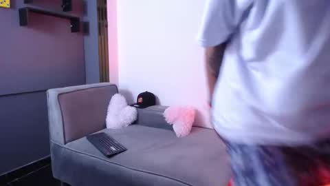 Snapshot of chrislyonss chatting on 17, 12, 2025 chrislyonss online show from 17, 12, 2025