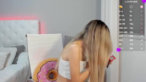 Snapshot of christiewells22 chatting on 10, 11, 2025 Christie online show from 10, 11, 2025