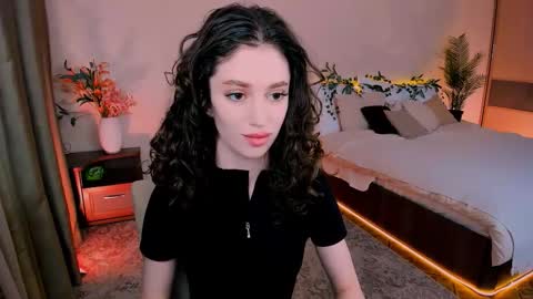 Snapshot of christinaconteeree chatting on 13, 9, 2025 christinaconteeree online show from 13, 9, 2025