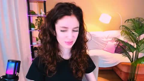 Snapshot of christinaconteeree chatting on 3, 10, 2025 christinaconteeree online show from 3, 10, 2025