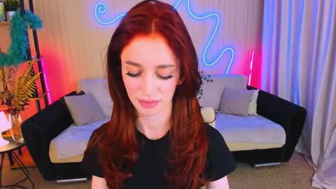 Snapshot of christinaconteeree chatting on 13, 10, 2025 christinaconteeree online show from 13, 10, 2025
