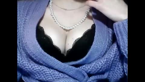 Snapshot of christine40211 chatting on 2, 1, 2025 christine40211 online show from 2, 1, 2025