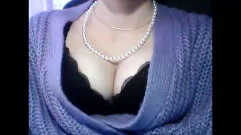 Snapshot of christine40211 chatting on 4, 1, 2025 christine40211 online show from 4, 1, 2025