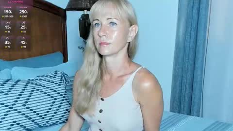 Snapshot of christine_35 chatting on 25, 10, 2025 Christine - online show from 25, 10, 2025