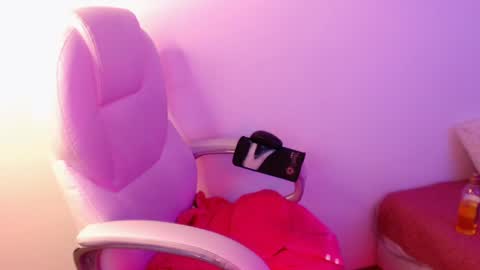 Snapshot of christine_f chatting on 28, 2, 2025 Val riess -- Instagram free online show from 28, 2, 2025